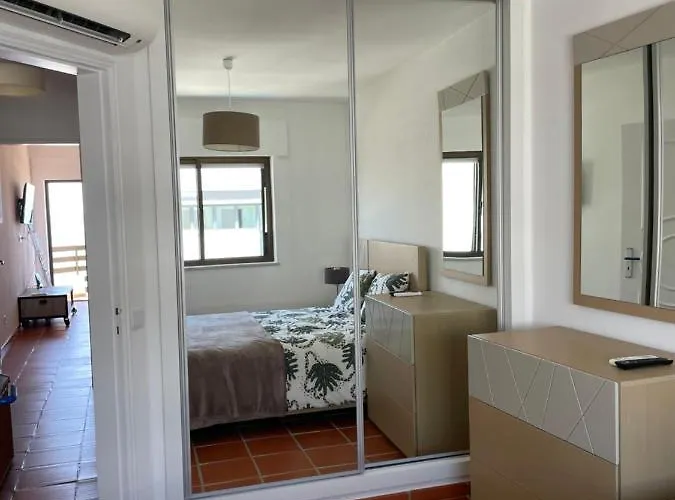 Appartement, Da Rocha, * 波尔蒂芒